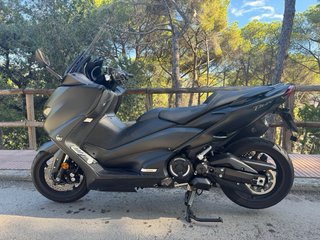 Yamaha TMAX 560 2021 Negra