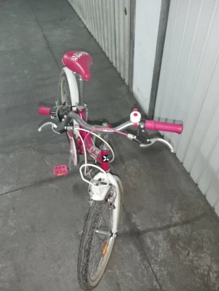 Bicicleta infantil rosa poco uso