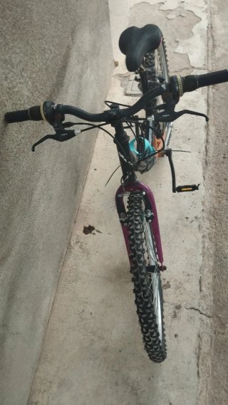 Bicicleta Montaña Negra y Morada