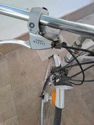 Bicicleta de ciudad Dawes plateada