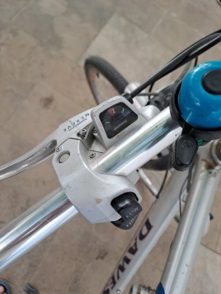 Bicicleta de ciudad Dawes plateada