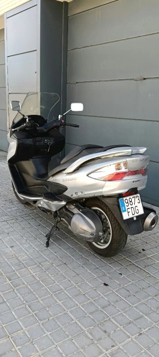 Suzuki Burgman 400 Plata