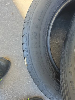Neumático 215/60 R16 99V