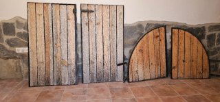 Puertas madera y hierro forjado
