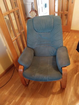 Sillón reclinable de tela y madera