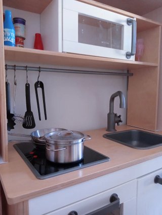 Cocinita de madera para niños