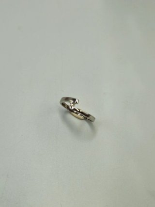 Anillo de oro 18kt con brillante.