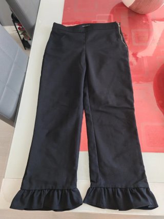 Pantalones Zara con volante