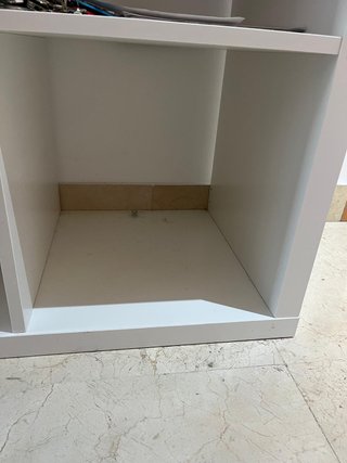 Estantería IKEA 4 compartimentos + 2 cestas