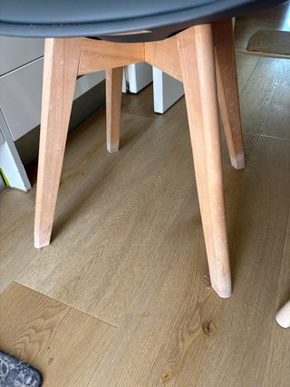 2 Sillas Grises Patas Madera