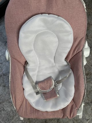 Hamaca para bebé rosa y blanca
