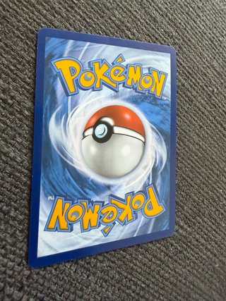Carta Pokémon Pikachu 173/165 em francês