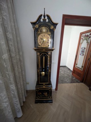 Reloj de pie carrillón negro