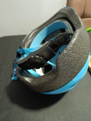 Casco de bici azul para niño seis años
