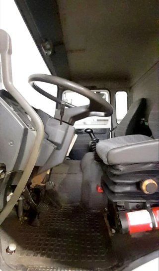 Camion con pluma Reanult midliner 150