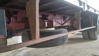 Camion con pluma Reanult midliner 150