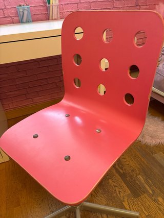 Silla de escritorio rosa con ruedas