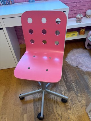 Silla de escritorio rosa con ruedas