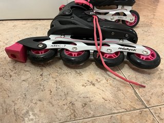 Patines en línea negros y rosas Mistral