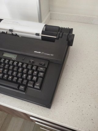 Maquina de escribir electrica olivetti