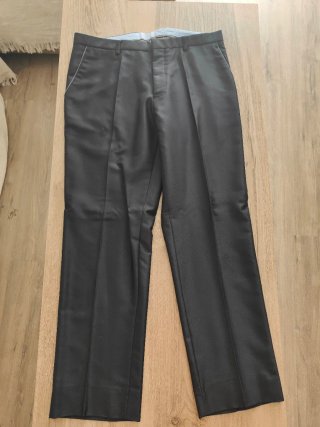 Traje de vestir hombre negro.
