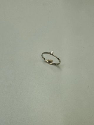 Anillo de oro 18kt con circonita.