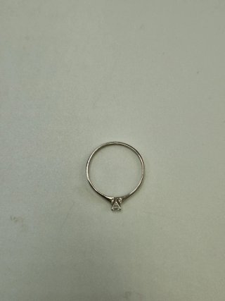 Anillo de oro 18kt con circonita.