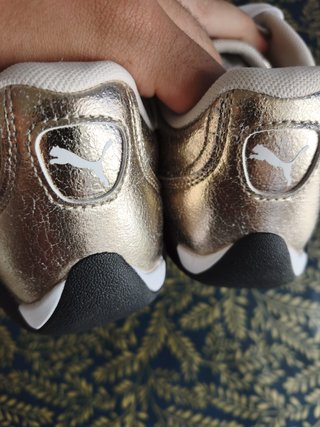 Zapatillas Puma Doradas y Blancas NUEVAS