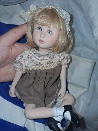 Muñeca de porcelana antigua