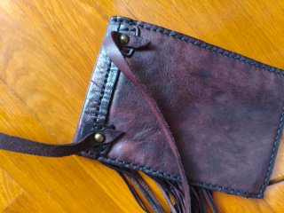 Bolso cuero flecos