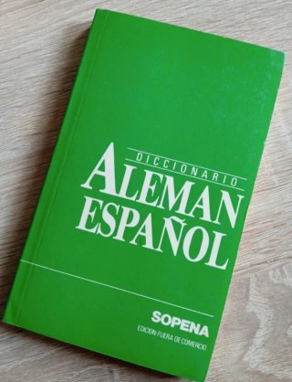 Diccionarios. Vox y Sopena. 6€ todos.