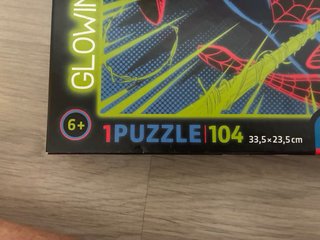 Puzzle Spiderman Glowing Lights 104 piezas