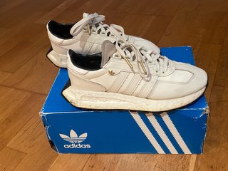 Zapatillas Adidas Blancas y Doradas