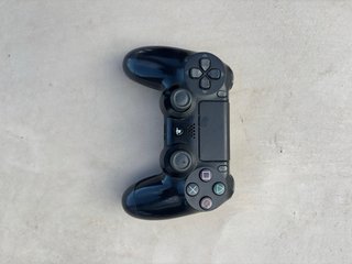 PS4 Slim 1TB + 2 Mandos + ARK
