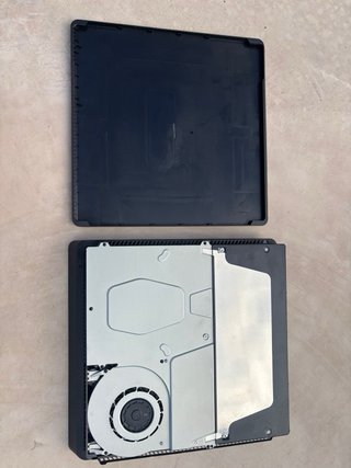 PS4 Slim 1TB + 2 Mandos + ARK