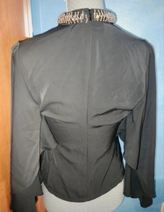 Blusa Negra con Adorno Plateado