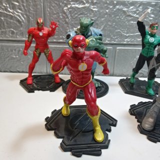 Figuras de Superhéroes DC/Marvel comansi