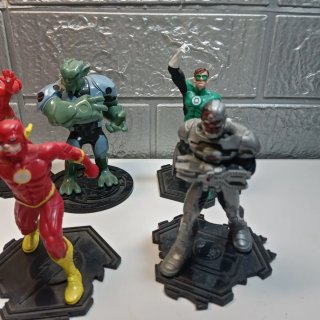 Figuras de Superhéroes DC/Marvel comansi