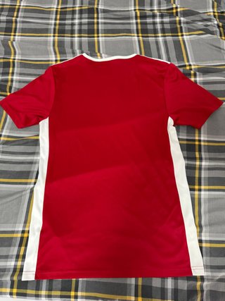 Camiseta deportiva Adidas roja y blanca