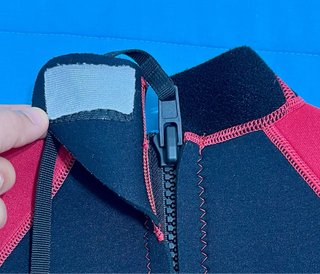 Neopreno niño marca SUMMSHALL 2,5 mm 105-115 cm.