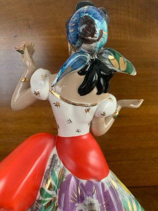 Figura femminile in  porcellana firmata