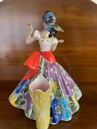 Figura femminile in  porcellana firmata
