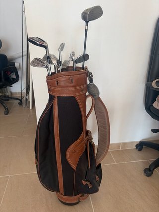 Bolsa de palos de golf y palos