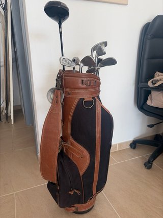 Bolsa de palos de golf y palos