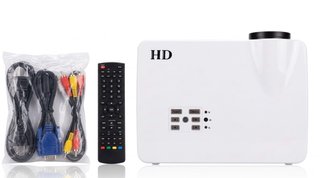 Proyector HD con cables y mando