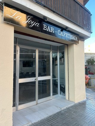 Traspaso bar cafeteria reformado y insonorizado