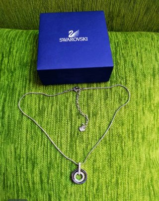 Collar" Swarovski". Sin Usar