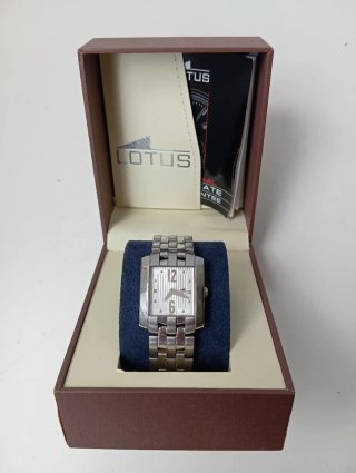 Reloj Lotus Acero Caja Rectangular