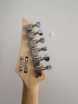 Guitarra Eléctrica Ibanez + Amplificador