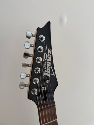 Guitarra Eléctrica Ibanez + Amplificador